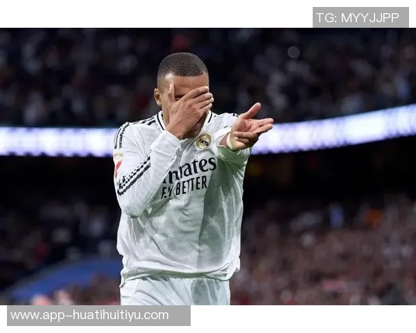 小姆巴佩绝平巴黎后模仿姆巴佩庆祝动作姆总在看台笑逐颜开