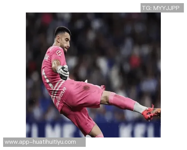 埃里克加西亚训练佩戴面具霍安加西亚国际比赛日后重返球队