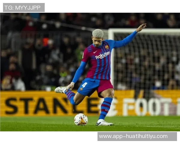 巴萨中卫危机加剧埃里克加西亚鼻梁骨折仅剩阿劳霍和库巴西可用